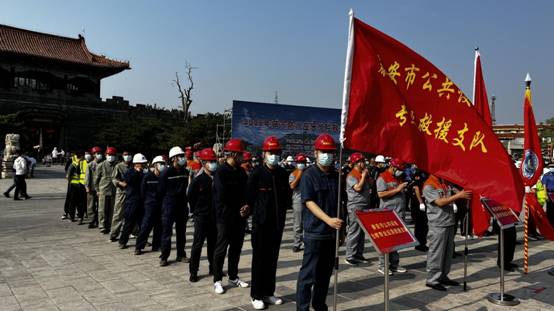 公司參加城市防汛應(yīng)急搶險救援實戰(zhàn)演練--設(shè)備安全科 紀(jì)潤松